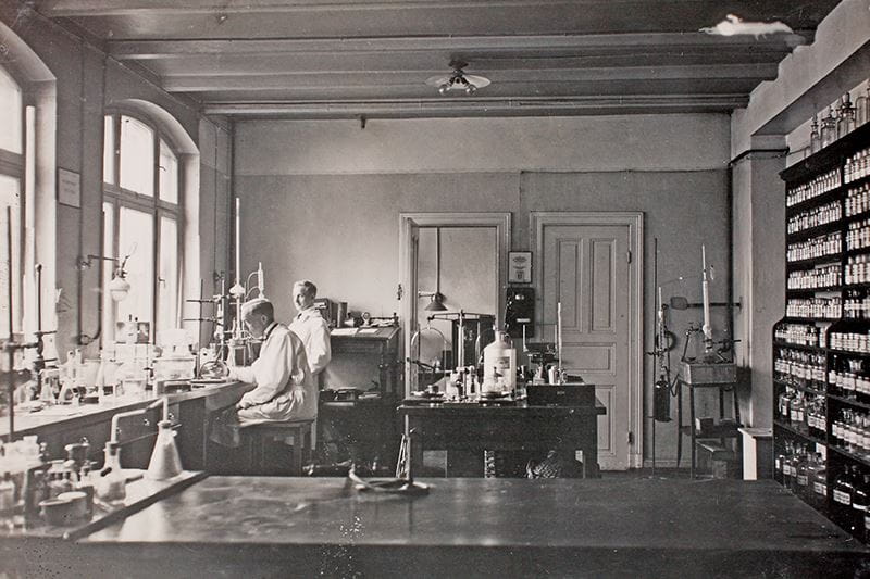 Сотрудники исследовательской лаборатории, 1914 г.