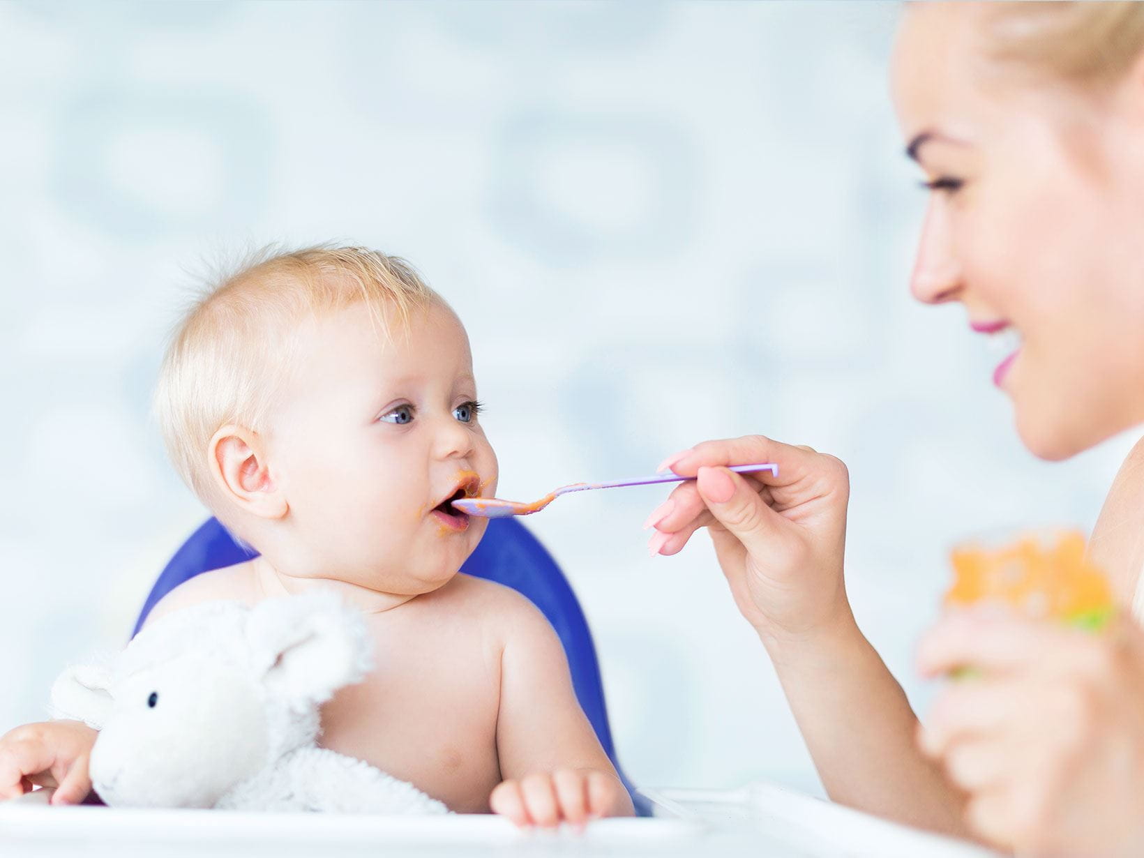 Baby beim Essen